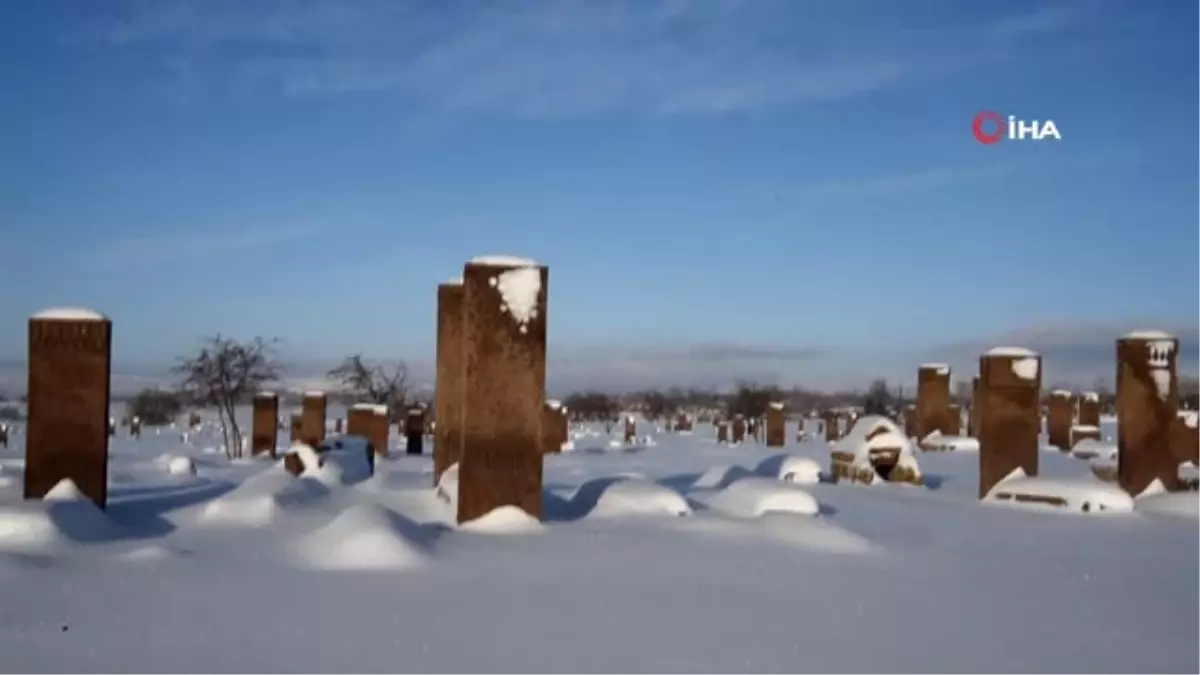 Ahlat\'tan Kartpostallık Manzaralar