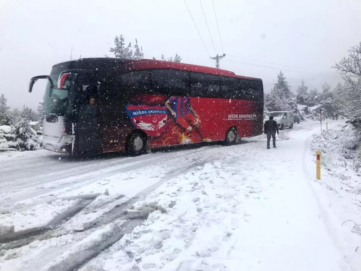 Antalya-Konya Karayolu Kar Nedeniyle Trafiğe Kapatıldı