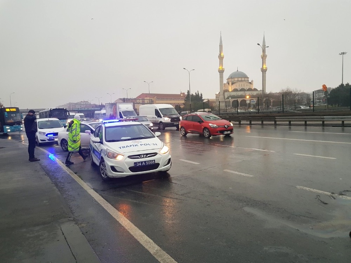 Avcılar\'da Firari Fetö Zanlısının Aracına El Konuldu