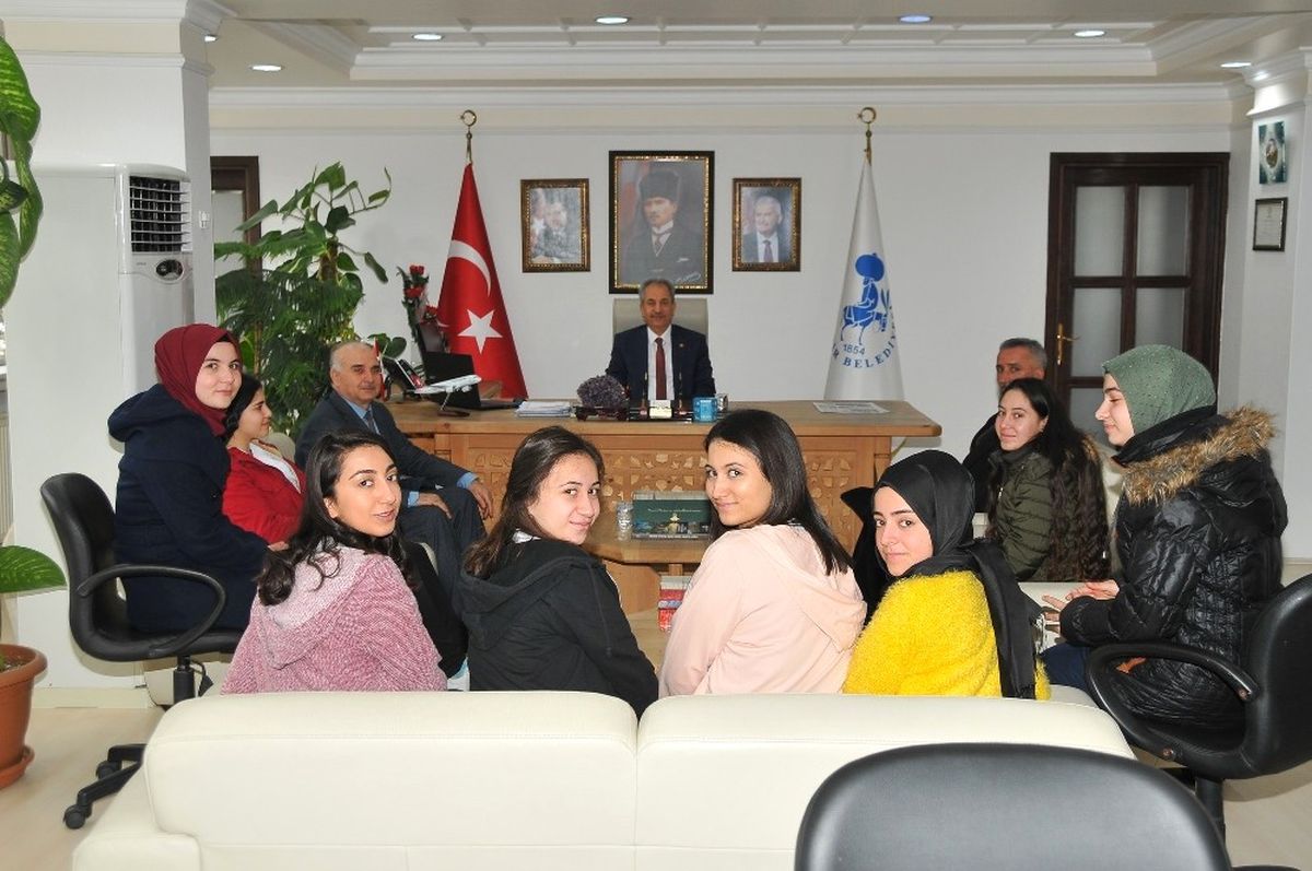 Avrupa\'ya Staja Gidecek Öğrencilerden Başkan Akkaya\'ya Ziyaret
