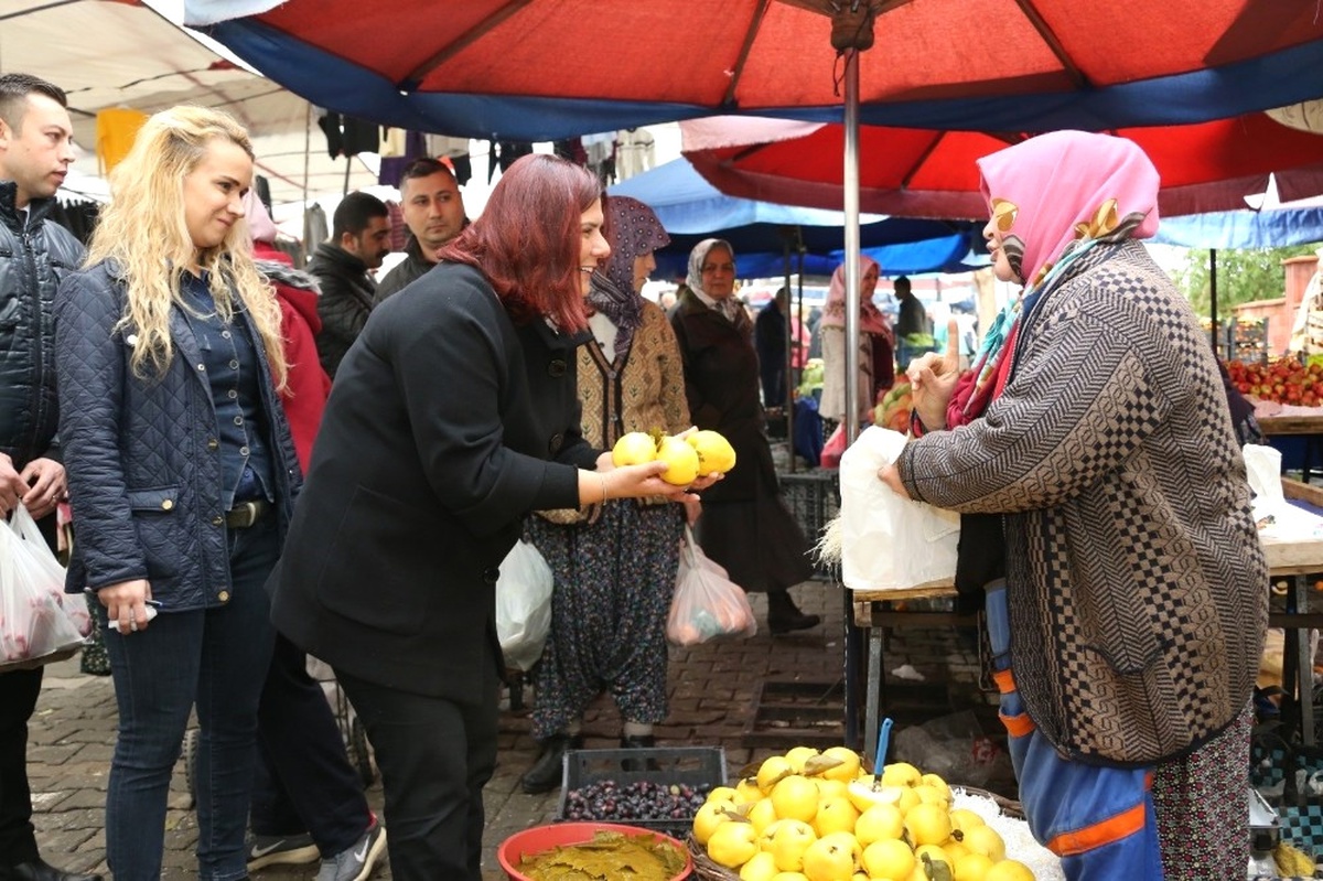 Başkan Çerçioğlu, Çarşamba Pazarı\'nı Ziyaret Etti