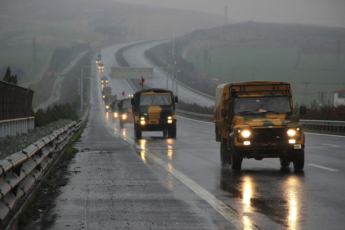 Bingöl\'den Suriye Sınırına Komando Birlikleri ve Mühimmat Sevkiyatı