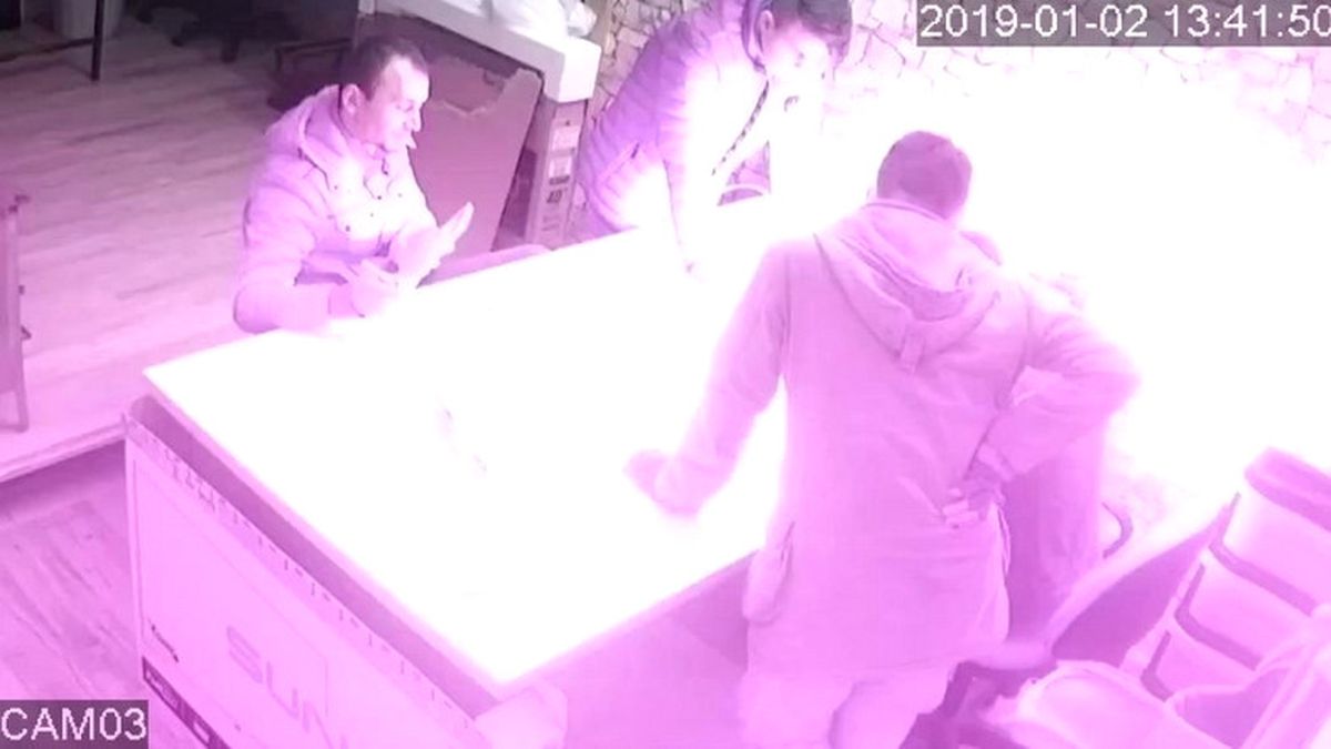 Bursa\'da Tamir İçin Açılan Tablet Bomba Gibi Patladı (Video)