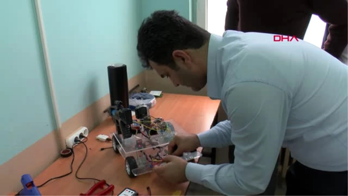 Bursa Şehit Haberlerine Üzülen Öğrenciler Askeri Robot Geliştirdi