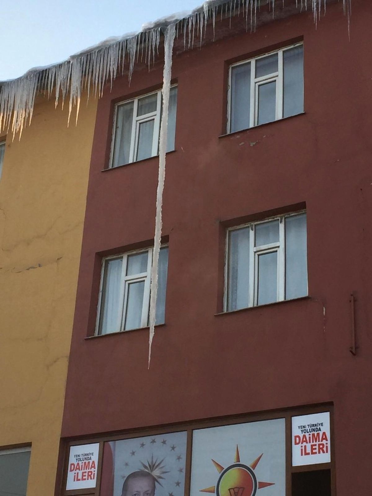 Çaldıran\'da 5 Metrelik Buz Sarkıtı