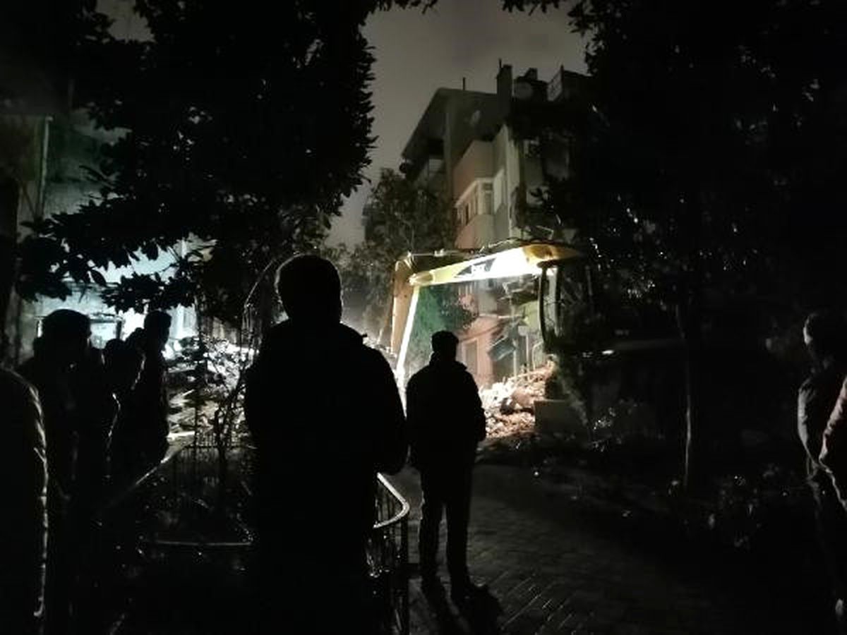Ek Bilgilerle)yedikule\'de Bina Çöktü: 2 Ölü 3 Yaralı