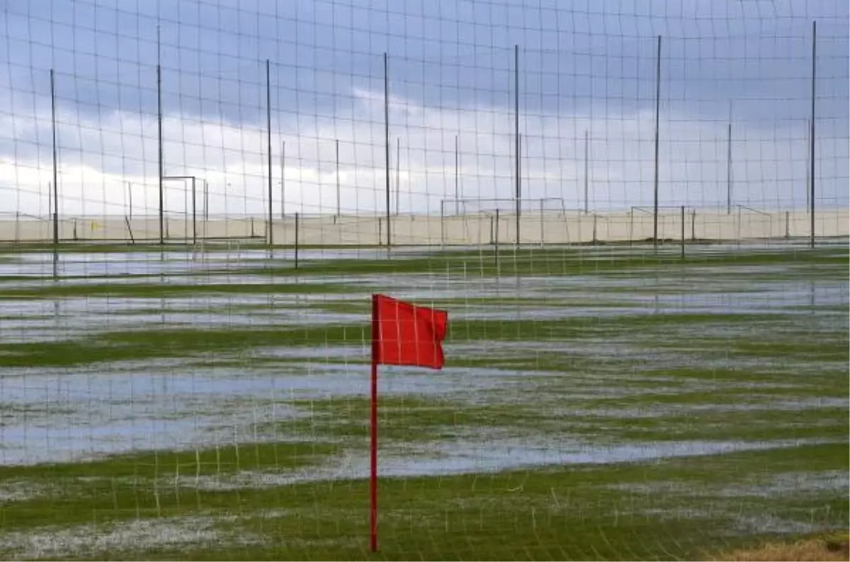 Futbol Takımlarının Kampı İçin Belek\'te Yağış Tehditi !..