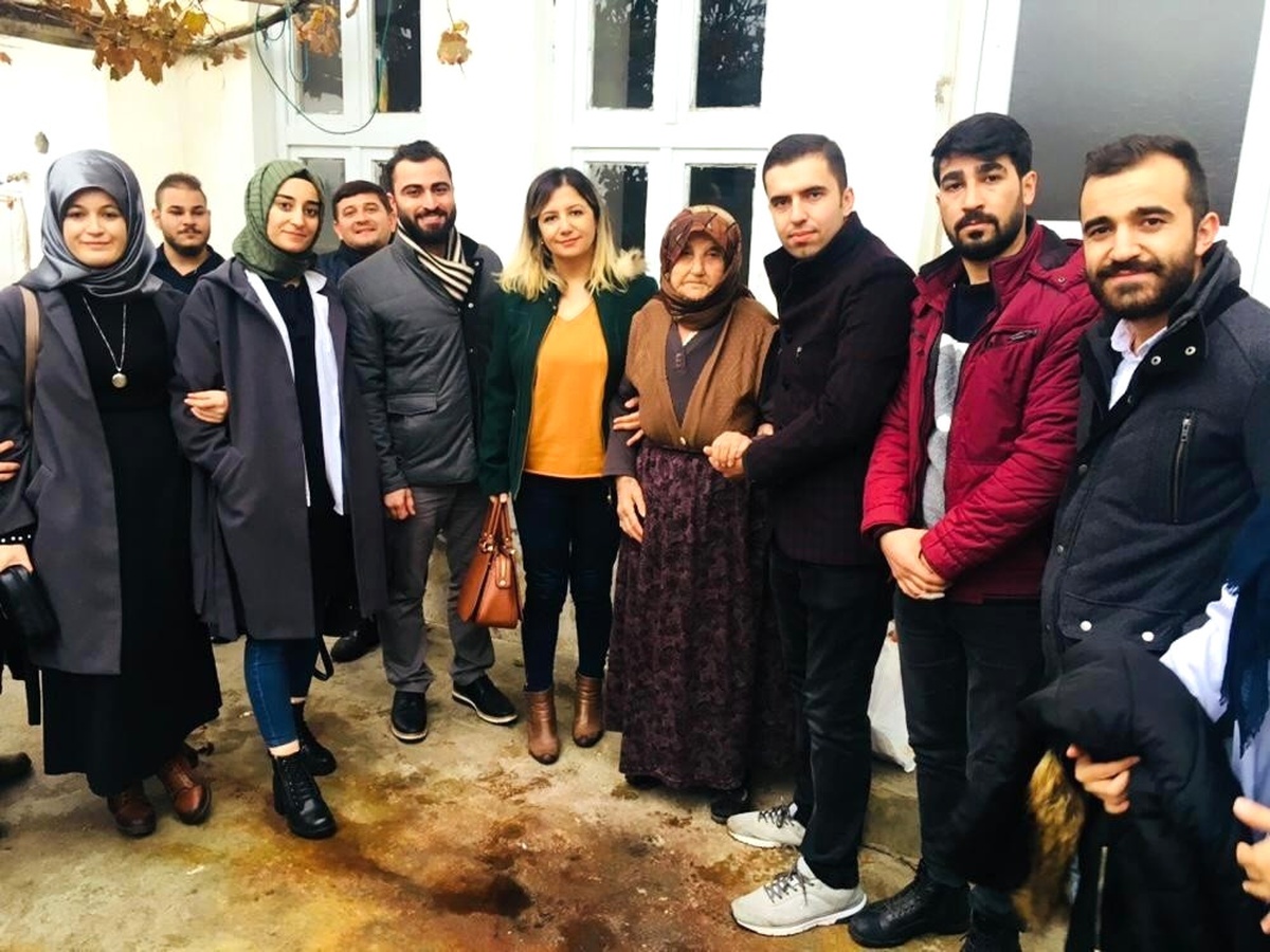 Hemşirelik Bölümü Öğrencileri Yaşlıları Ziyaret Etti