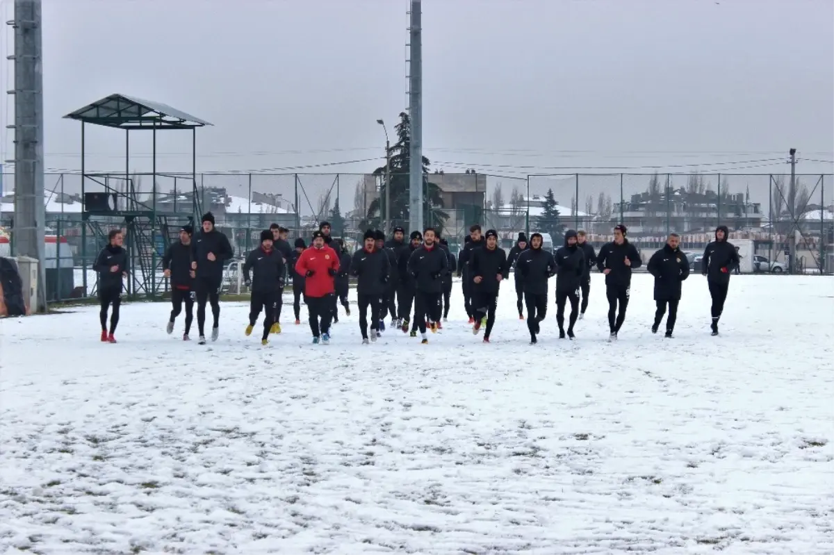 Herkes Kampta Onlar Tesislerde Çalışıyor