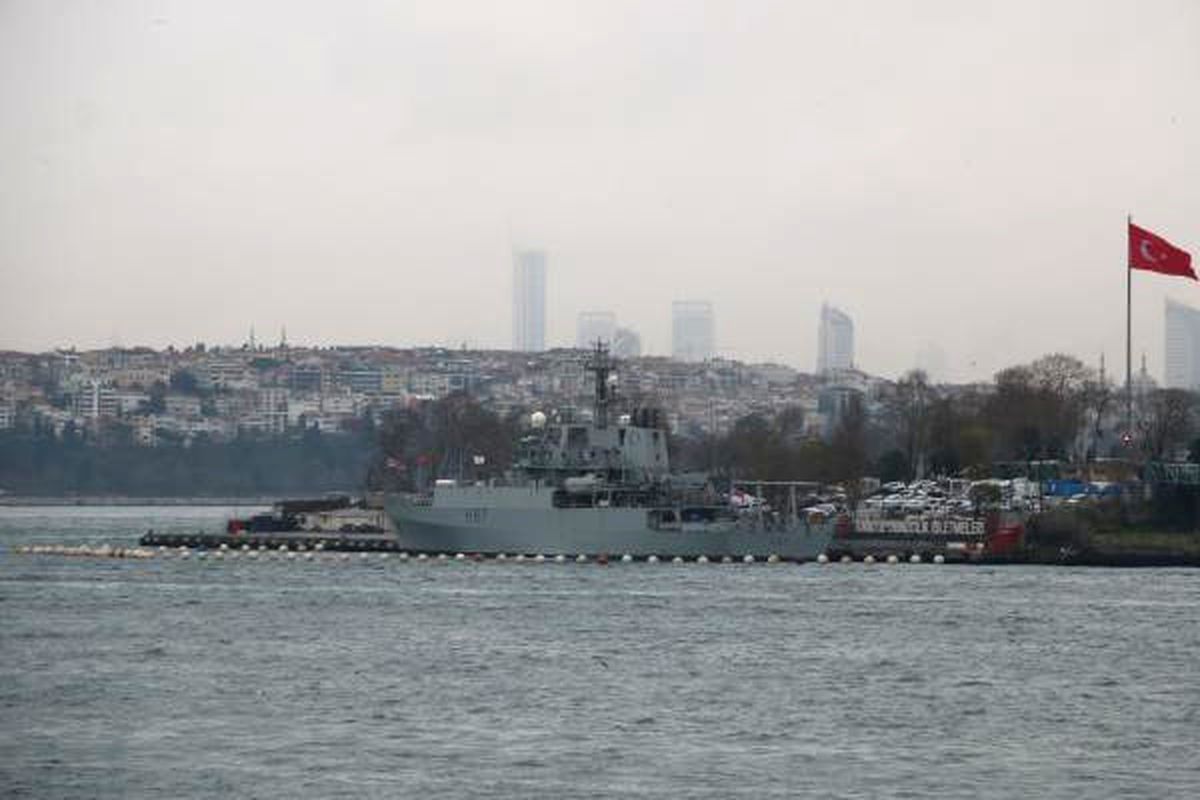 Karadeniz\'den Dönen Savaş Gemisi Sirkeci\'ye Demirledi