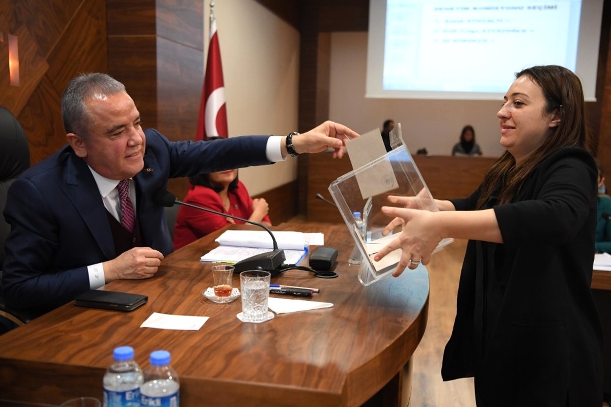 Konyaaltı\'nda Yılın İlk Meclisi Toplandı