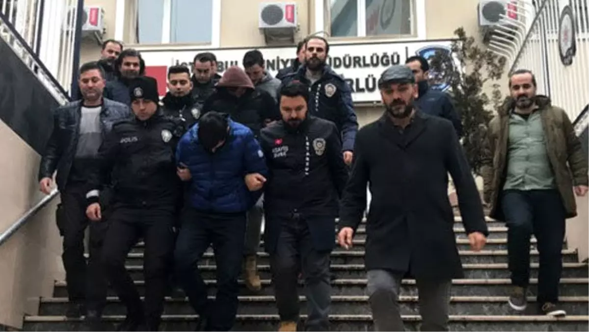 Küçükköyspor Taraftarı Muhammed Yücel\'in Öldürülmesiyle İlgili 12 Kişi Adliyeye Sevk Edildi
