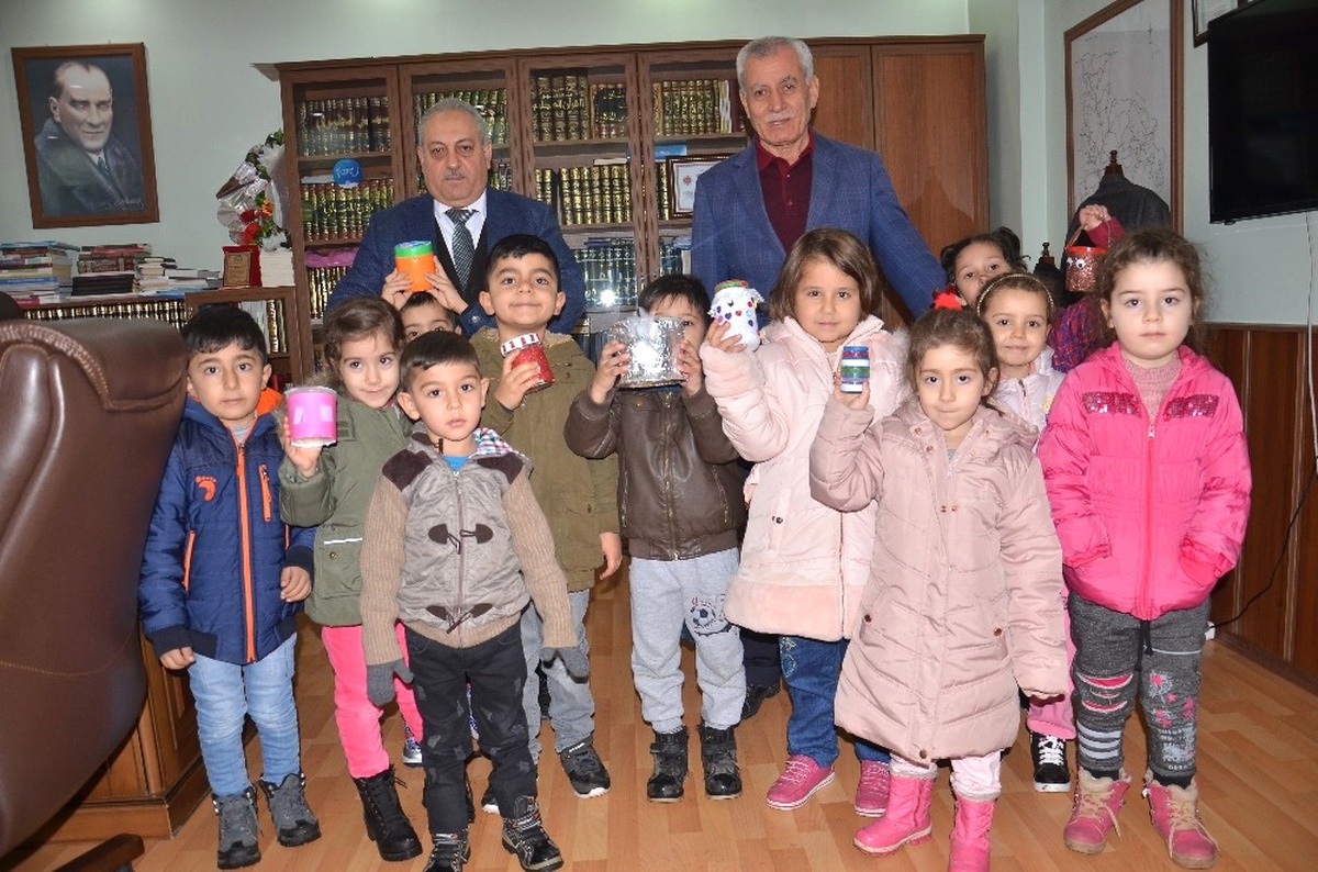 Kur\'an Kursunun Minik Öğrencileri Harçlıklarını Yemen\'e Bağışladı