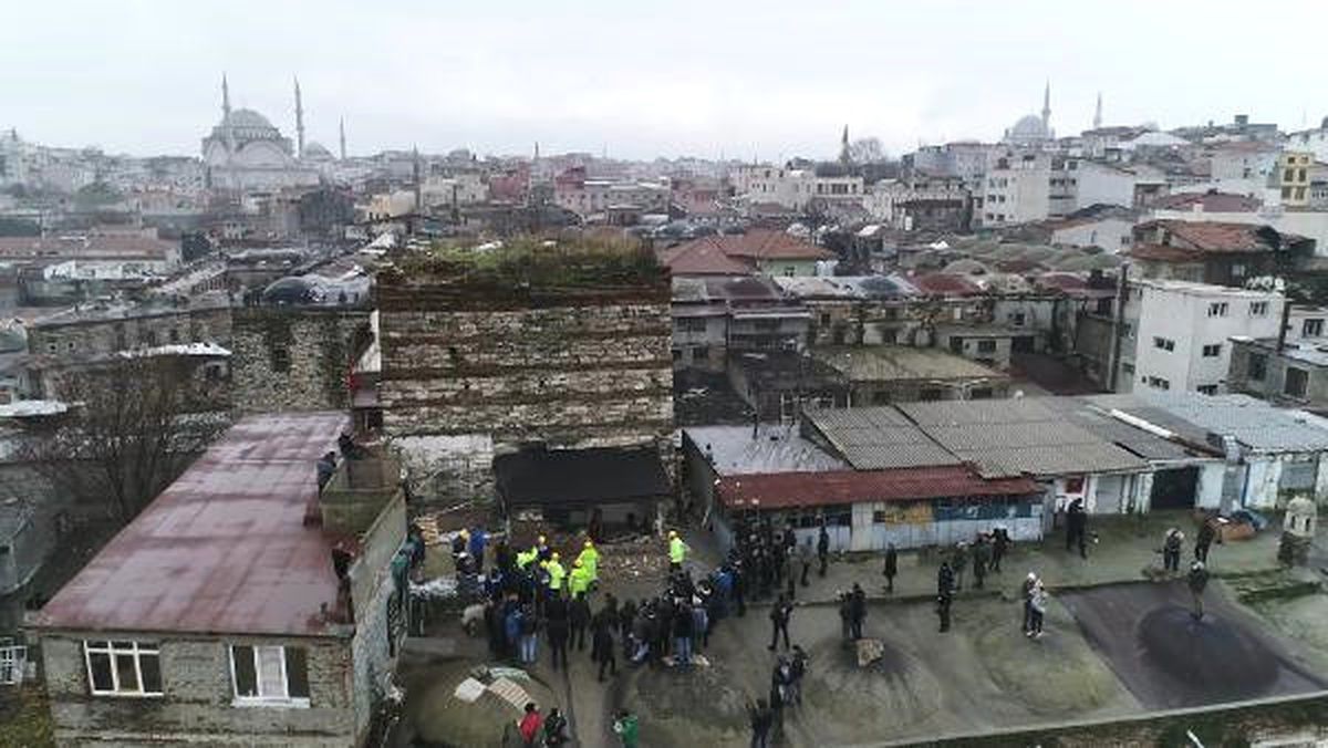 O Hanın Üstündeki Kaçak Yapılar Yıkıldı