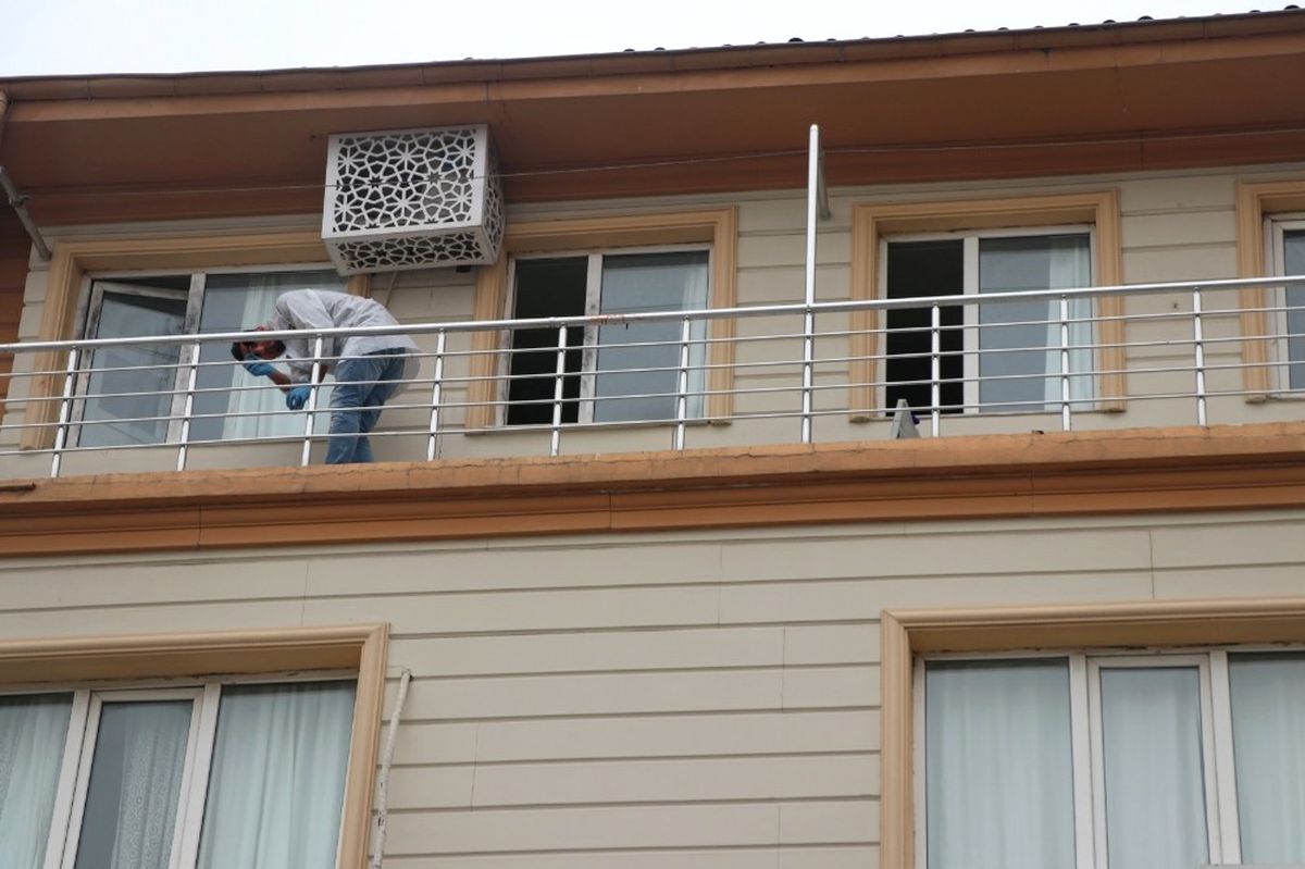 Otel Müşterisi Kendini 3\'üncü Kattan Attı, O Anlar Güvenlik Kamerasına Yansıdı