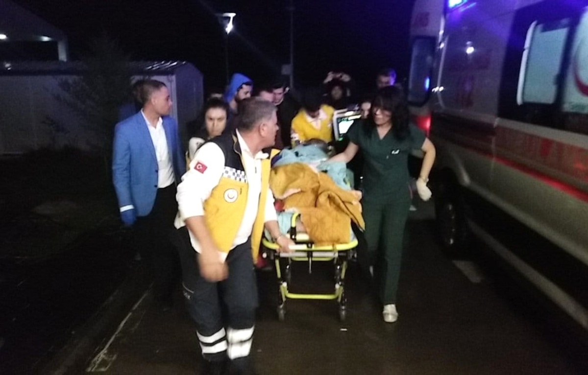Otomobil Üniversite Öğrencilerine Çarptı: 1 Ölü, 1 Yaralı