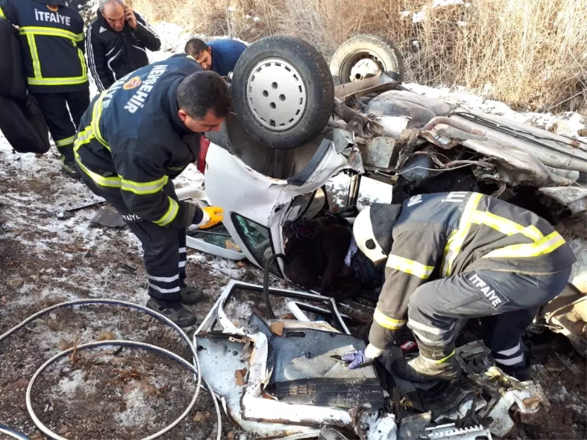 Otomobiller Kafa Kafaya Çarpıştı: 2 Ölü, 2 Yaralı