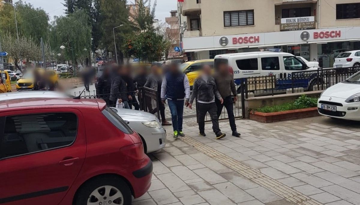 Polisin Baskın Yaptığı Villadan 2\'si Cezaevi Firarisi 3 Kişi Çıktı
