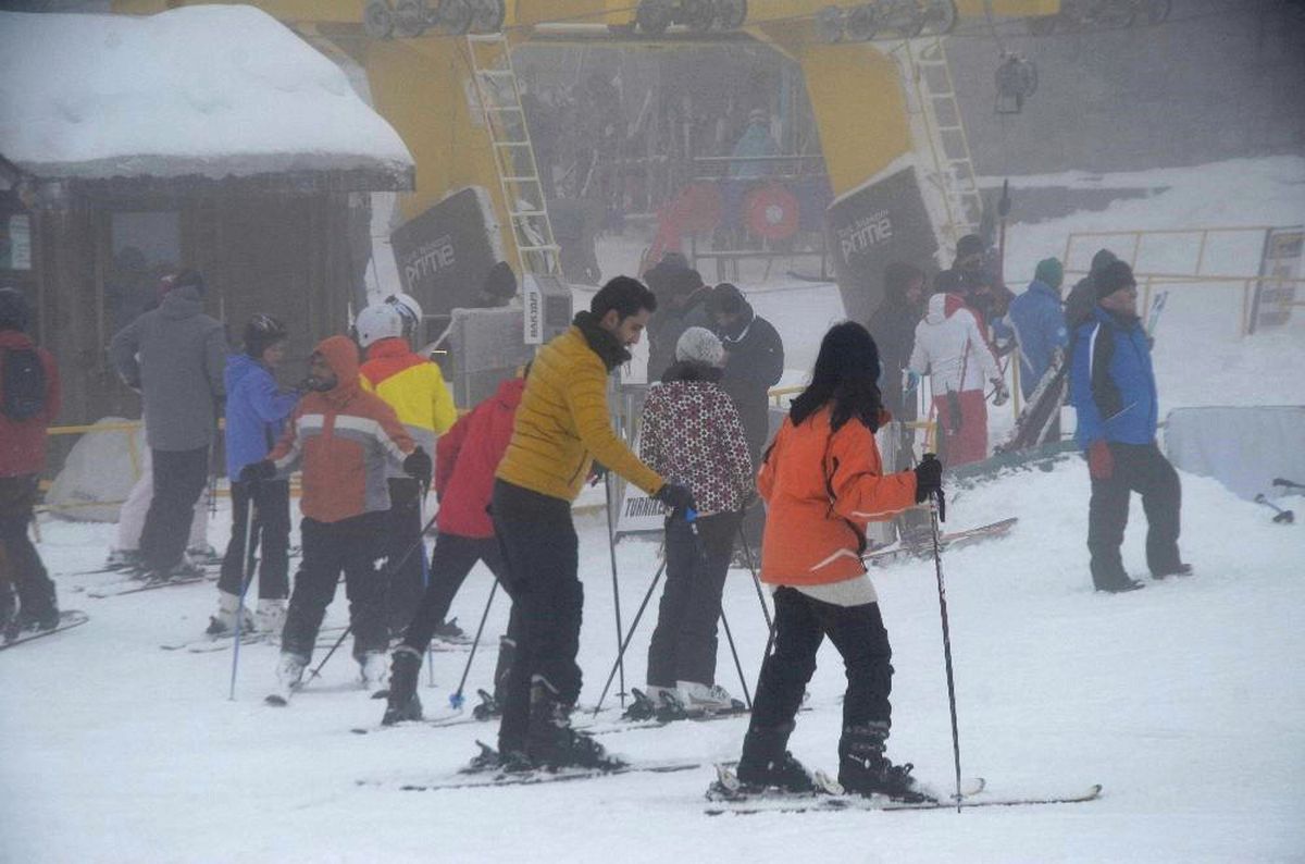Uludağ\'da Yoğun Sis Görüş Mesafesini 5 Metreye Düşürdü