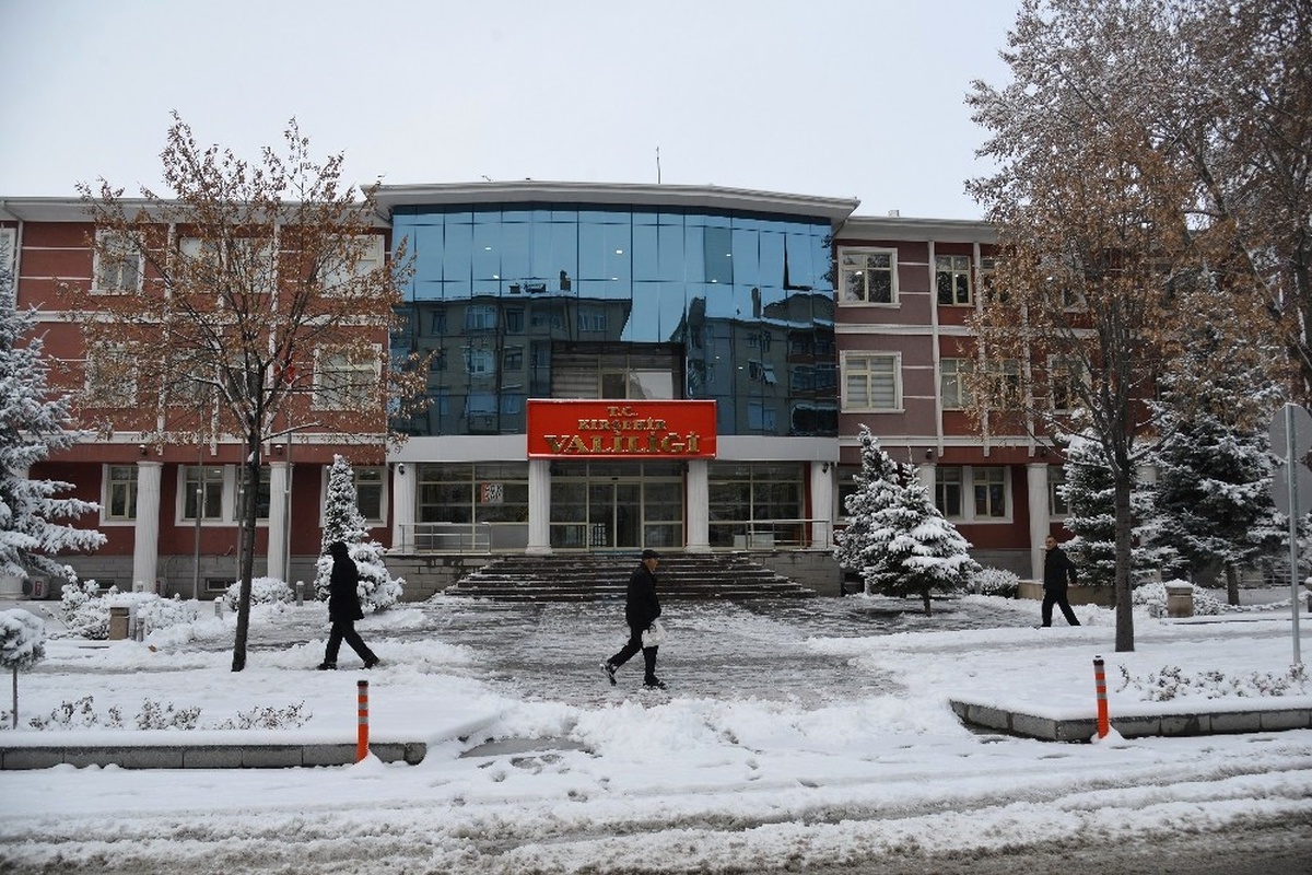 Vali Akın, Halk Toplantısında Vatandaşı Dinledi