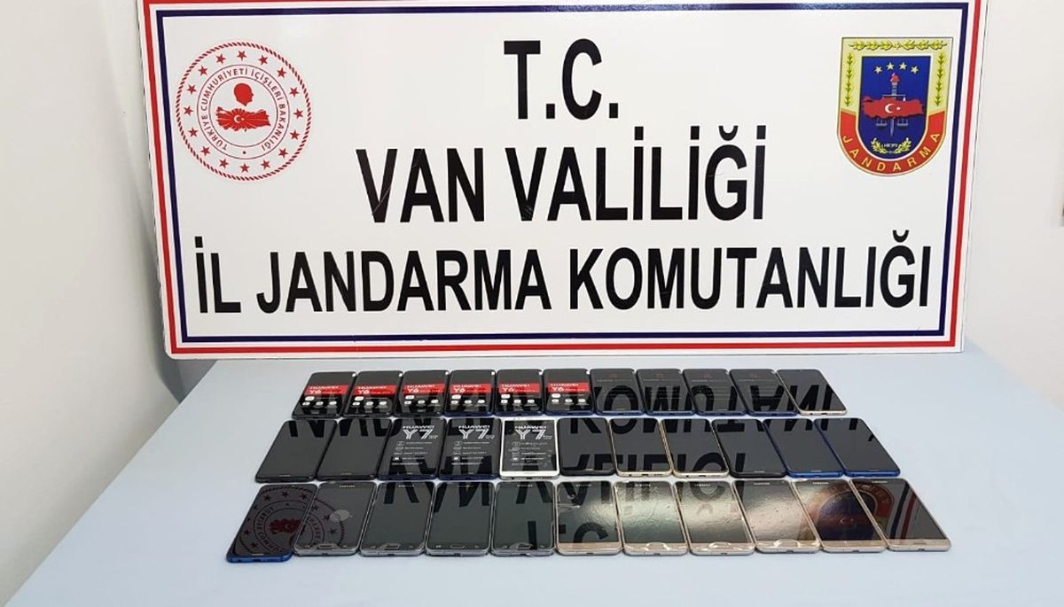 Van\'da 33 Adet Kaçak Cep Telefonu Ele Geçirildi