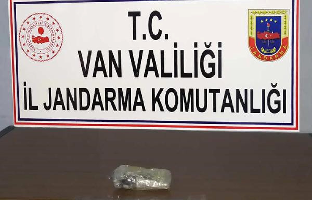 Van\'da Esrar ve Kaçak Sigaraya 12 Gözaltı