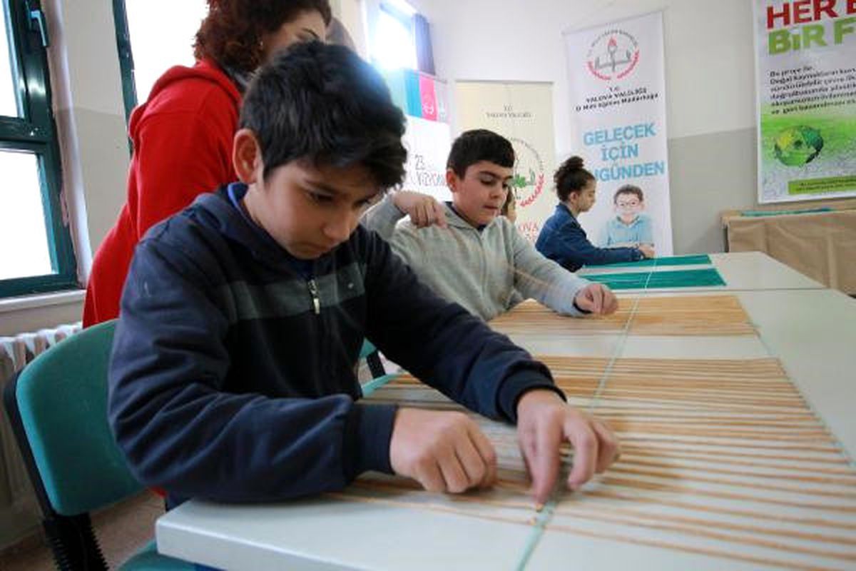 Yalova\'da \'Her Ele Bir File\' İçin Örgü Atölyesi Kuruldu