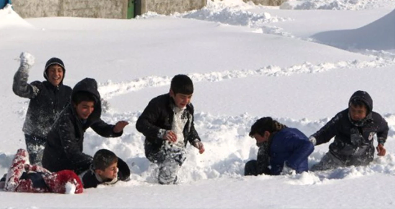 Yoğun Kar Yağışı Nedeniyle 3 İlde Okullar Tatil Edildi! İşte O İller