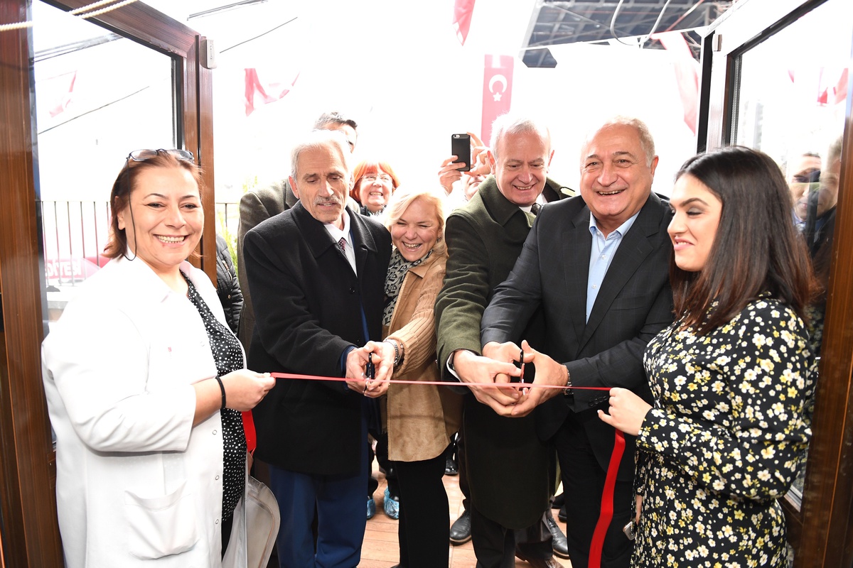 Alzheimer Hastaları Gündüz Yaşam Evi\'nde Hayata Bağlanıyor