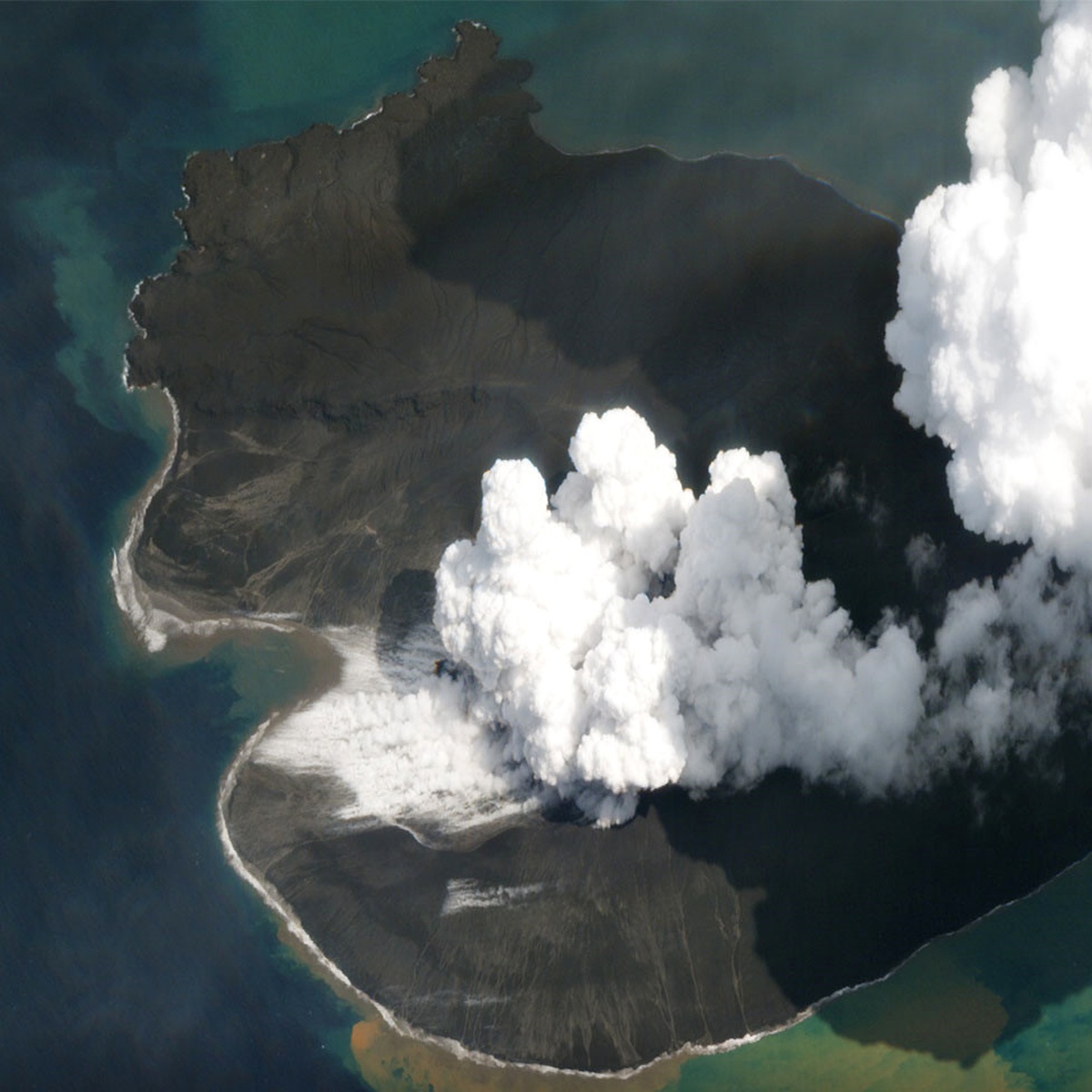 Anak Krakatau Yanardağı: Uydu Fotoğrafları Yıkımı Gösterdi
