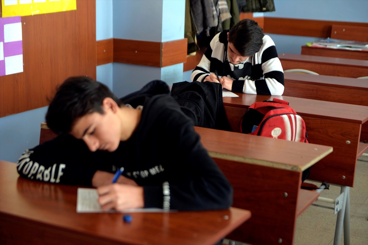 Ardahan\'da "Gözetimsiz Sınav" Uygulaması Başladı