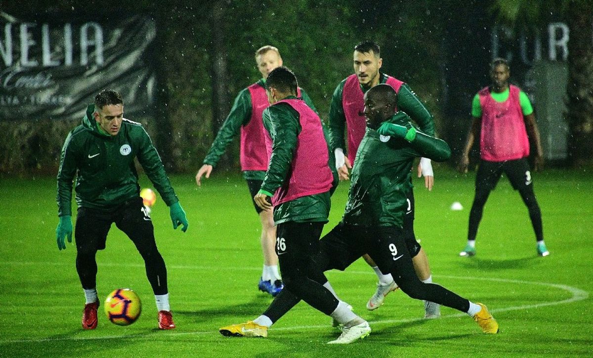 Atiker Konyaspor\'un Devre Arası Kampı Başladı