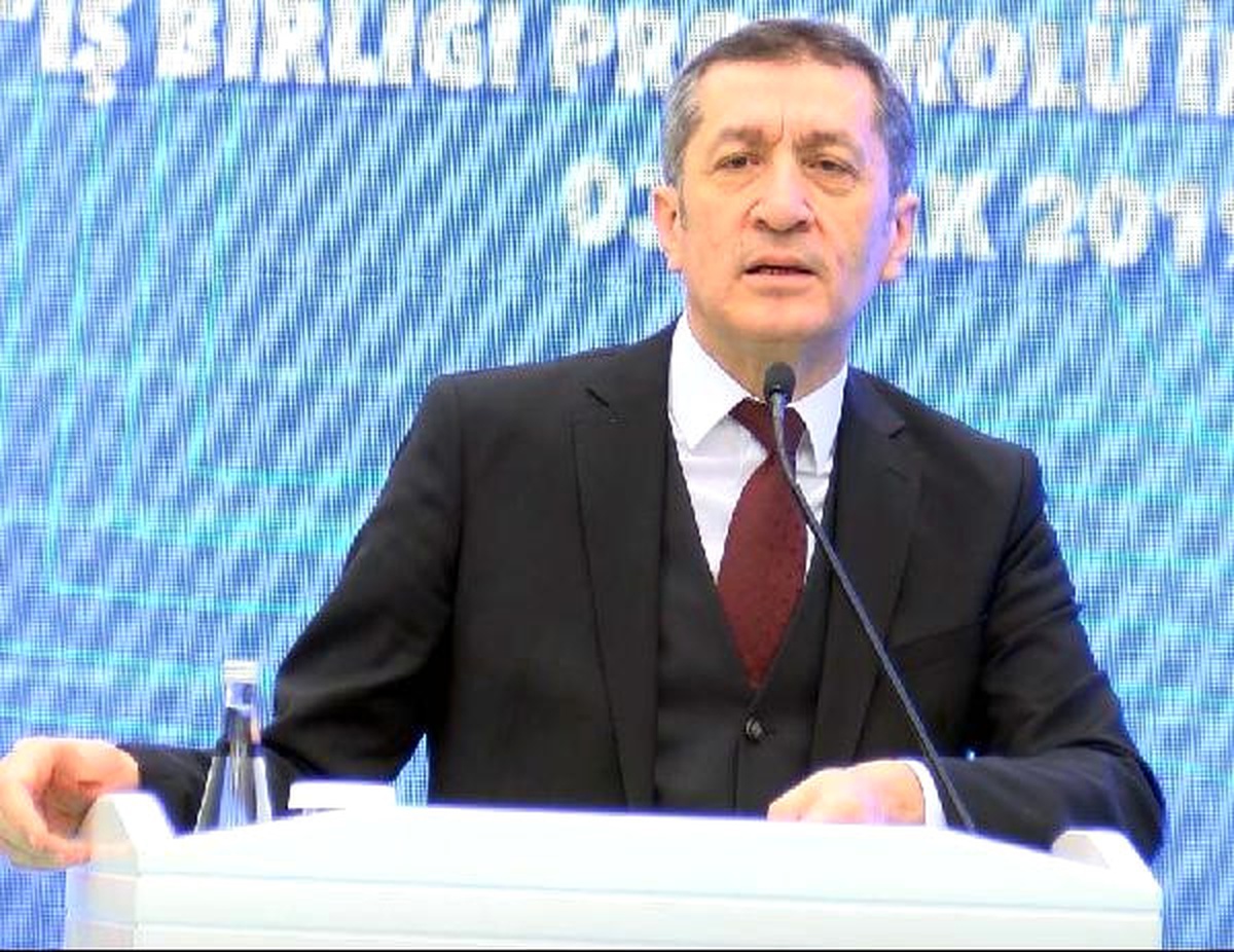 Bakan Selçuk: Çocukların Hak Ettiklerini Vermekle Mükellefiz
