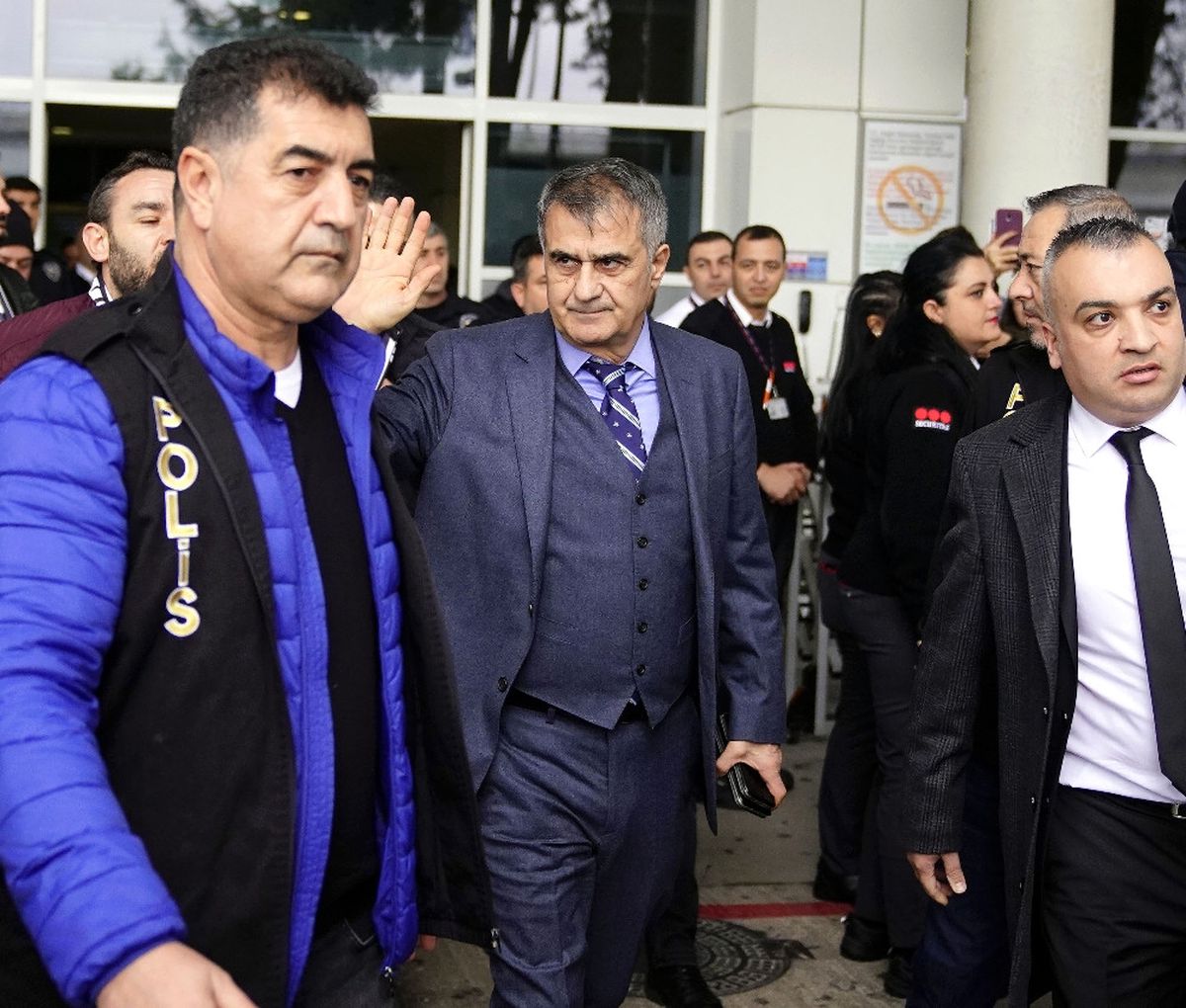 Beşiktaş Antalya\'da: Taraftarlardan Burak Yılmaz Tepkisi