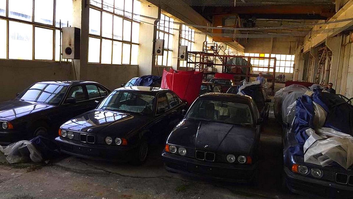 Bulgaristan\'da Bir Depoda 25 Yıldır Çalıştırılmamış Bmw\'ler Bulundu