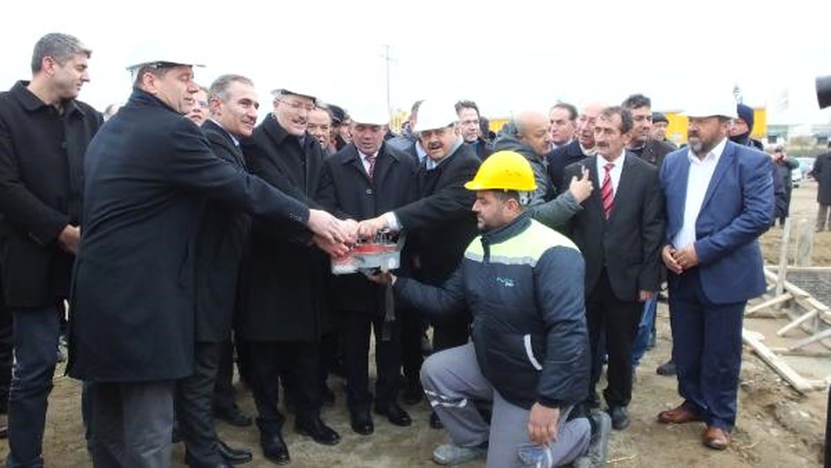 Burhaniye\'de Şehir Stadyumu\'nun Temeli Atıldı