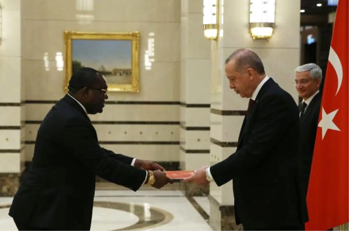 Cumhurbaşkanı Erdoğan\'a, Ekvator Ginesi Büyükelçisi Moises Mba Nchama\'dan  Güven Mektubu