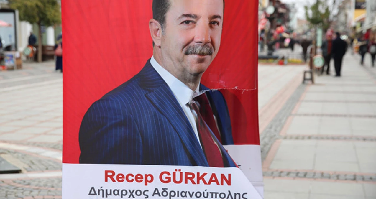 Edirne Belediye Başkanı\'nın Yunanca Olarak Hazırlattığı Yeni Yıl Afişleri Büyük Tepki Topladı
