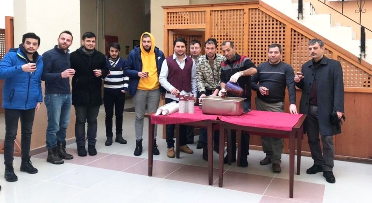 Emet Myo\'da \'Çaylar Çorbalar Bizden Aa Notlar Öğrencilerimizden\' Etkinliği