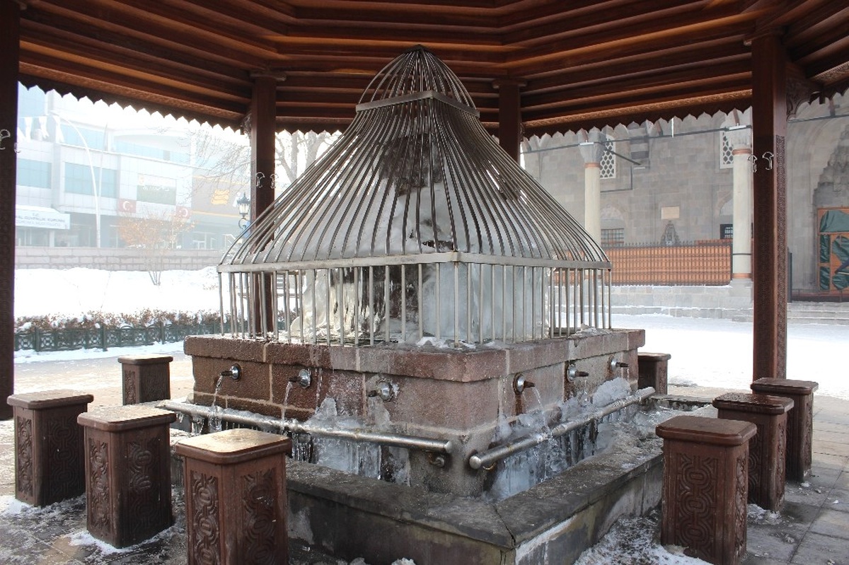 Erzurum\'da Kutup Soğukları Hayatı Dondurdu
