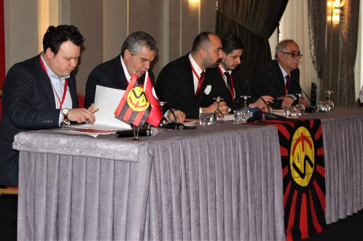 Eskişehirspor\'da Gergin Kongre Yine Ertelendi