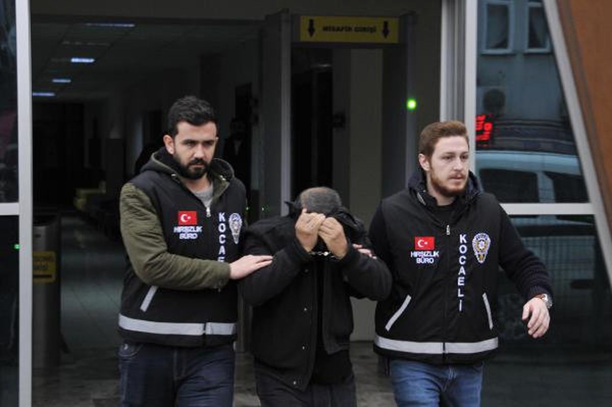 Evlilik Yıl Dönümünde İçmek İçin İçki Çaldı