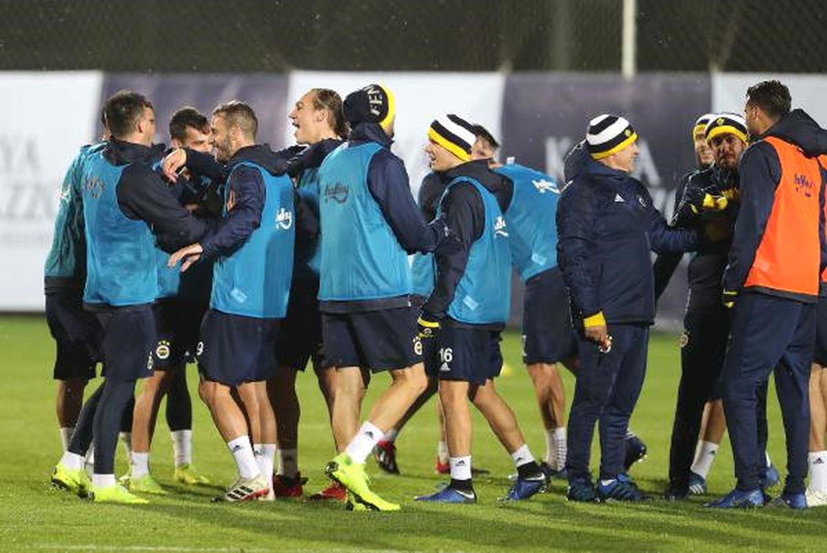 Fenerbahçe, İkinci Devre Hazırlıklarını Antalya\'da Sürdürdü
