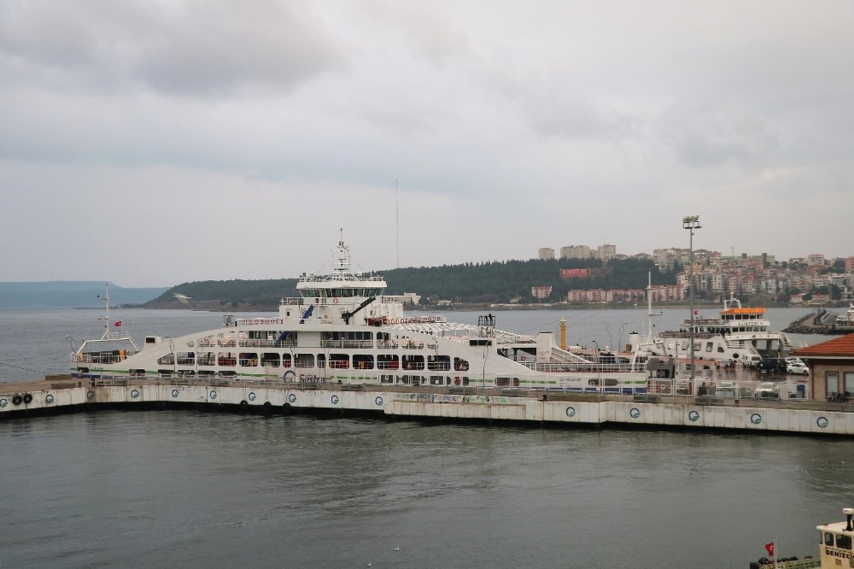 Gökçeada\'da Feribot Seferlerine \'Fırtına Engeli\'