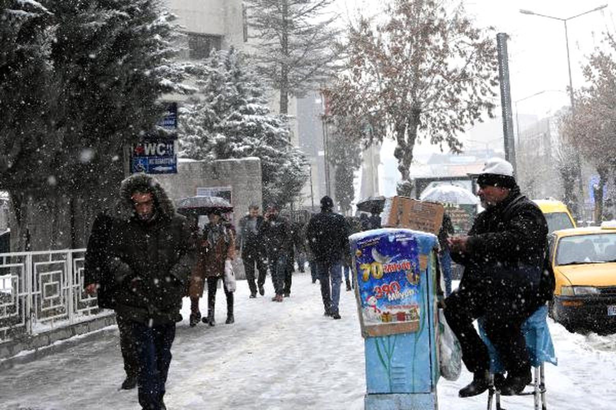 Hakkari ve İlçelerinde Okullara Yarım Gün Kar Tatili(2)