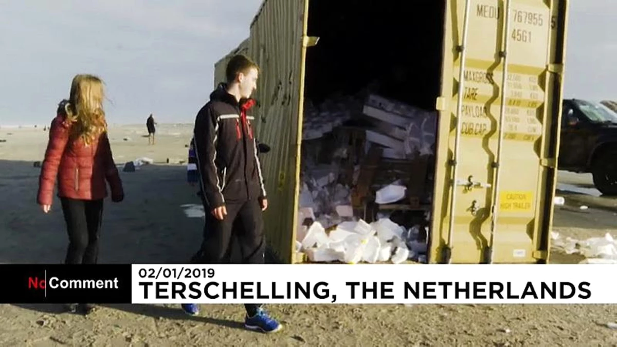 Hollandalılar Kargo Gemisinden Düşen Tonlarca \'Ganimet\' Eşyayı Topladı