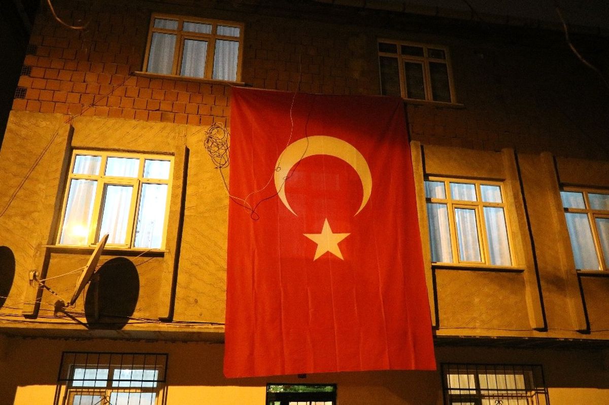 İstanbul\'a Şehit Ateşi Düştü