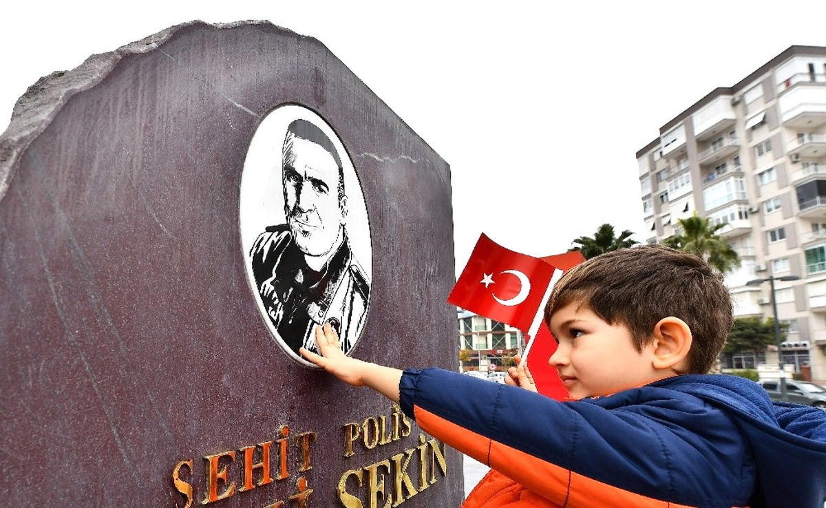 İzmir\'in Unutulmaz Kahramanı: Fethi Sekin