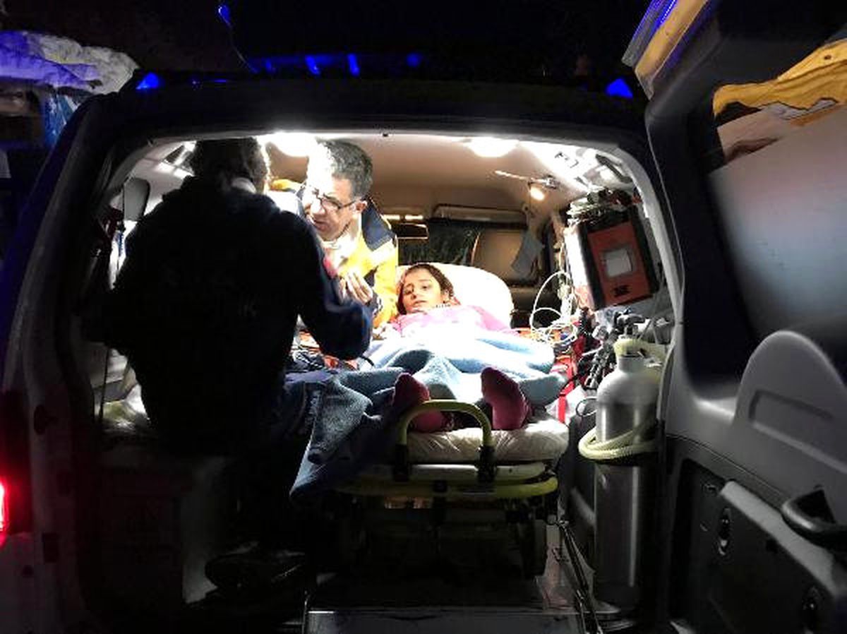 Kar Nedeniyle Mahsur Kalan Hamile Kadın, Paletli Ambulansla Kurtarıldı