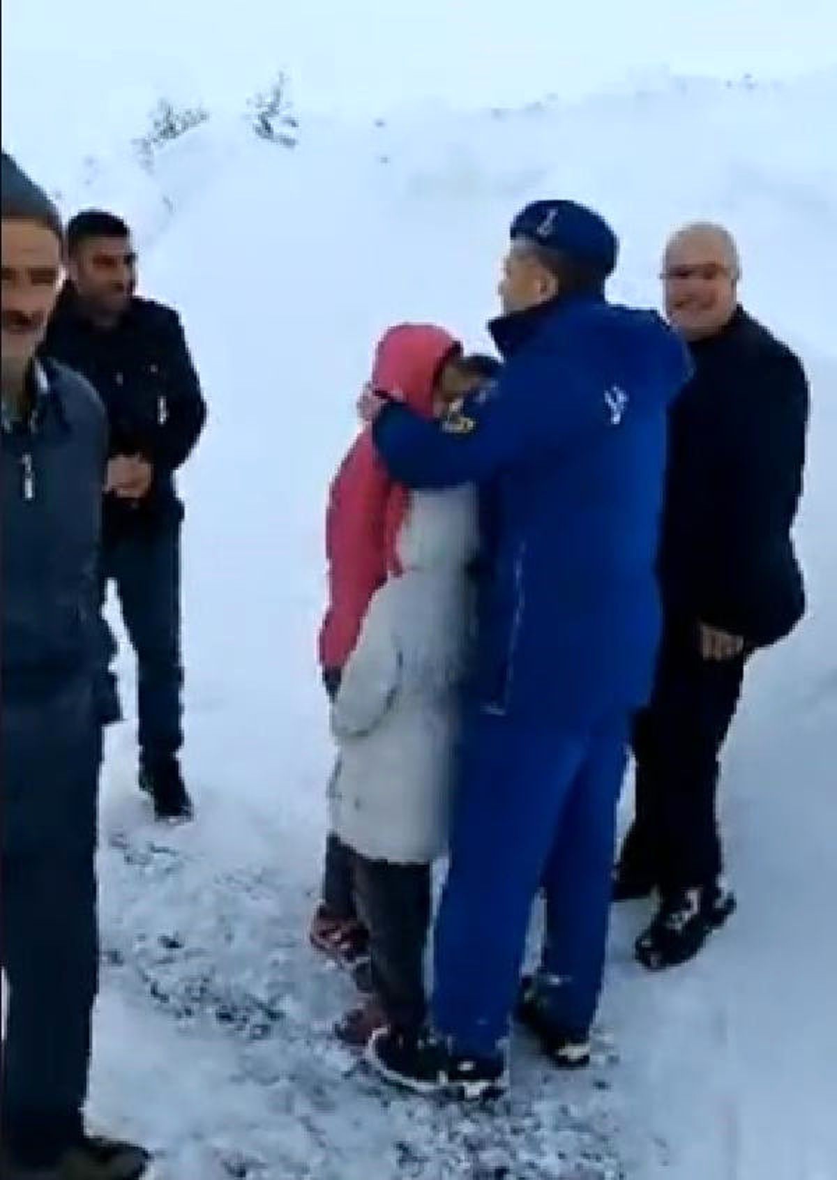 Karda Mahsur Kalan Öğrencileri Jandarma Kurtardı